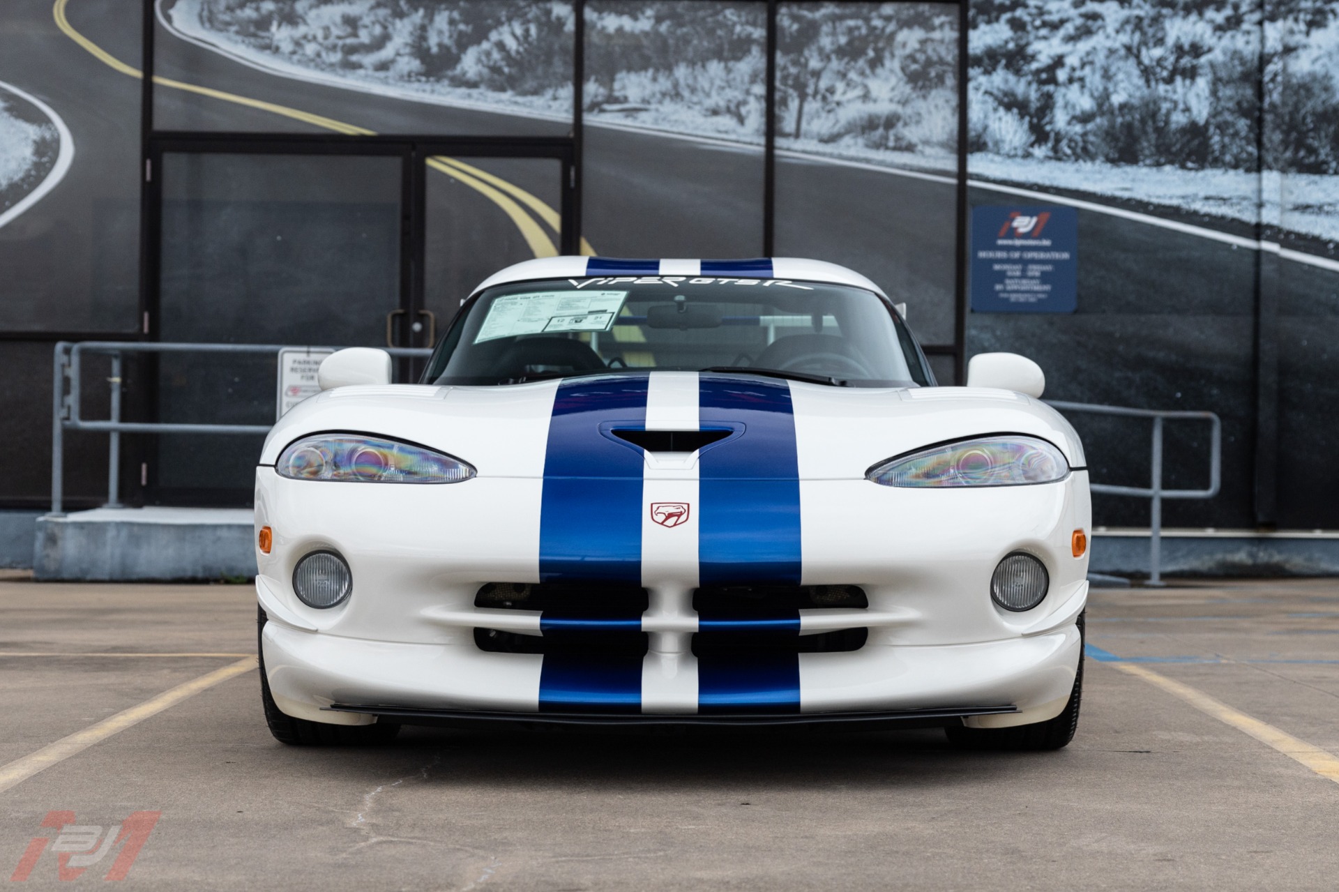 Used-1998-Dodge-Viper-GTS-R-with-31-miles