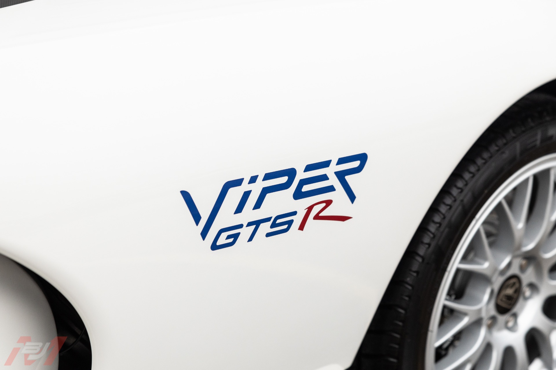 Used-1998-Dodge-Viper-GTS-R-with-31-miles