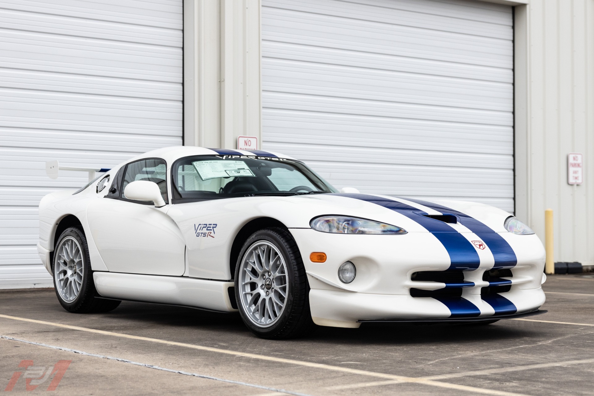 Used-1998-Dodge-Viper-GTS-R-with-31-miles