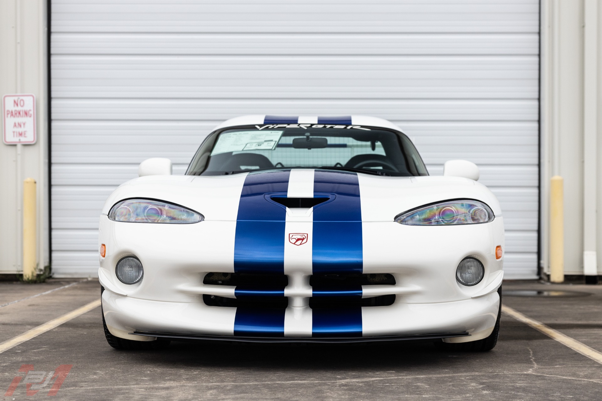 Used-1998-Dodge-Viper-GTS-R-with-31-miles