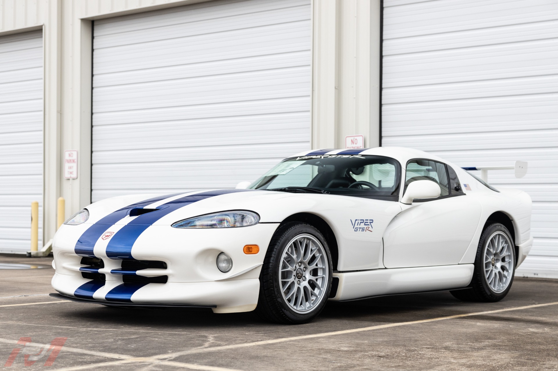 Used-1998-Dodge-Viper-GTS-R-with-31-miles