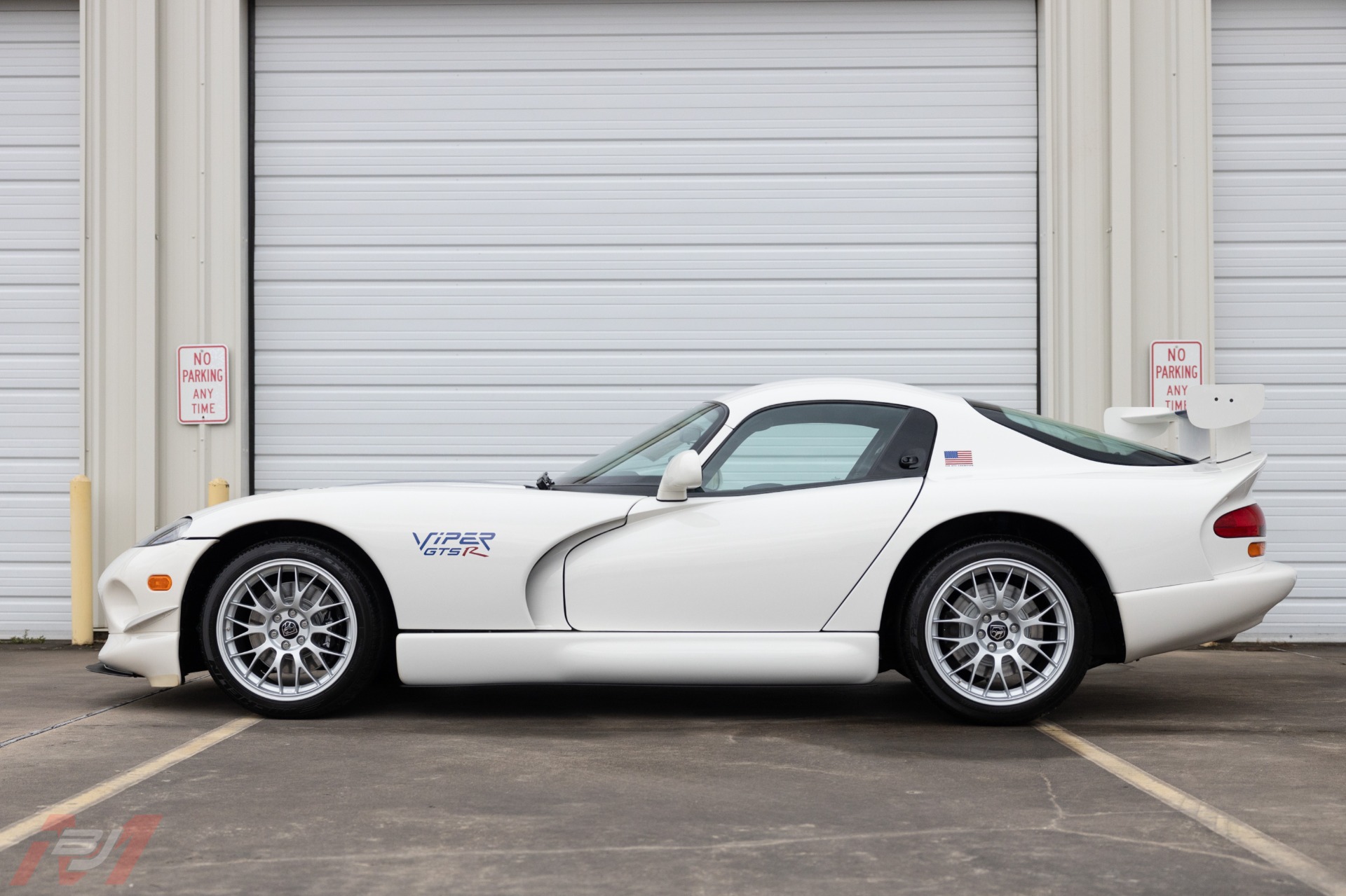 Used-1998-Dodge-Viper-GTS-R-with-31-miles