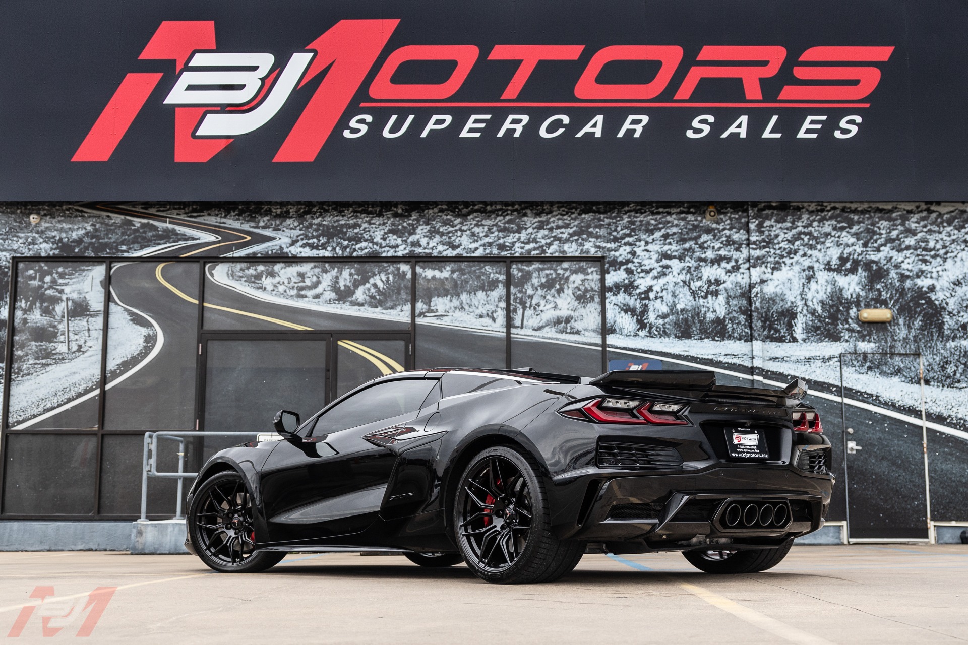 Used-2023-Chevrolet-Corvette-Z06